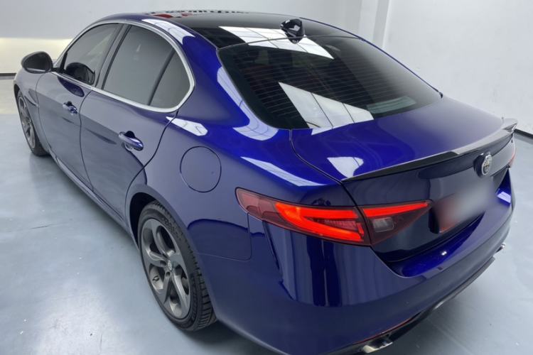 Used Alfa Romeo Giulia 2021 2.0T 280HP Luxury Edition Exterior 2