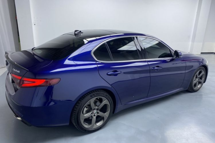 Used Alfa Romeo Giulia 2021 2.0T 280HP Luxury Edition Exterior 4