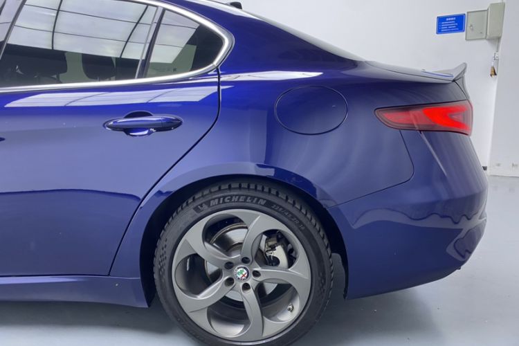 Used Alfa Romeo Giulia 2021 2.0T 280HP Luxury Edition Exterior 6