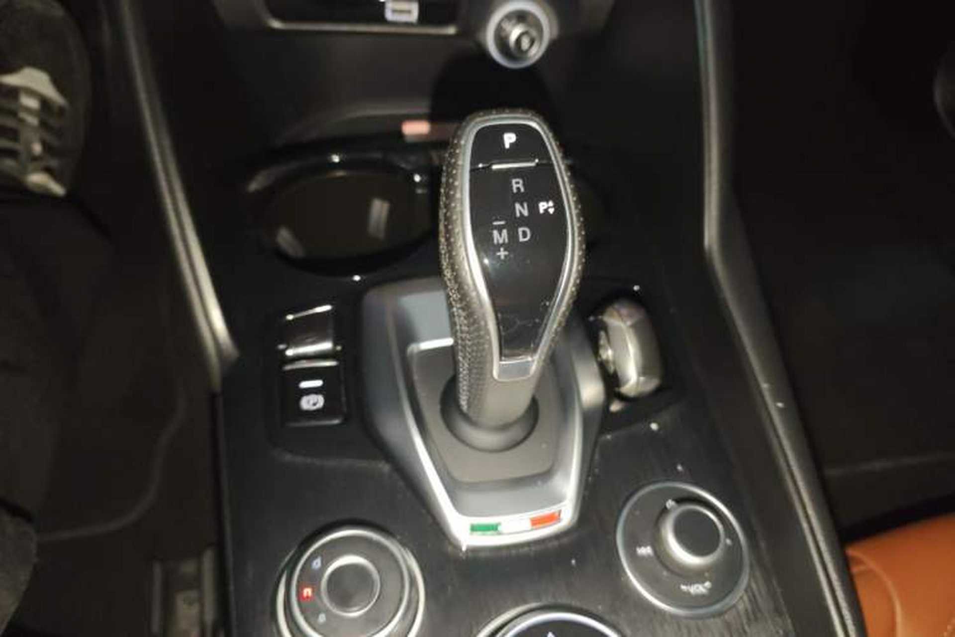 Used Alfa Romeo Giulia 2021 2.0T 280HP Luxury Edition Gear Lever
