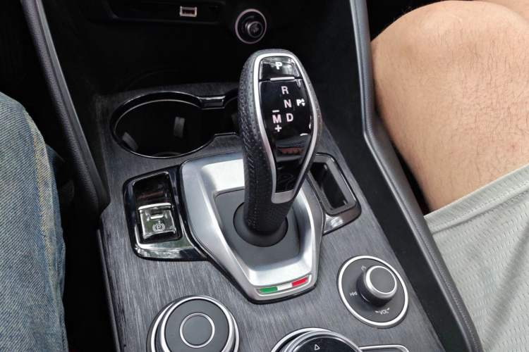 Used Alfa Romeo Giulia 2021 2.0T 280HP Luxury Edition Gear Lever