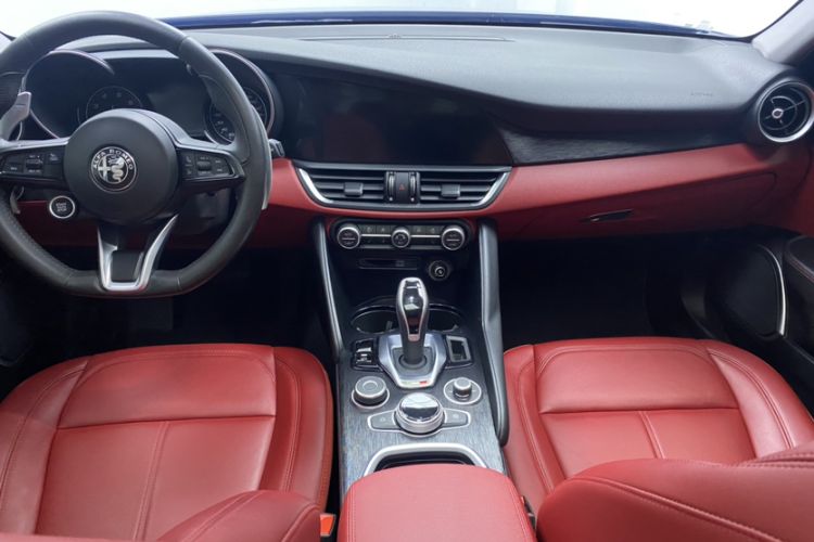 Used Alfa Romeo Giulia 2021 2.0T 280HP Luxury Edition Interior 1
