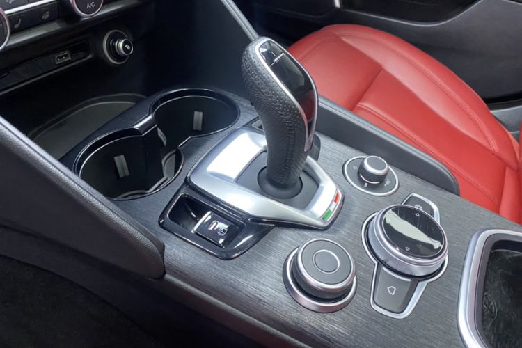 Used Alfa Romeo Giulia 2021 2.0T 280HP Luxury Edition Interior 4