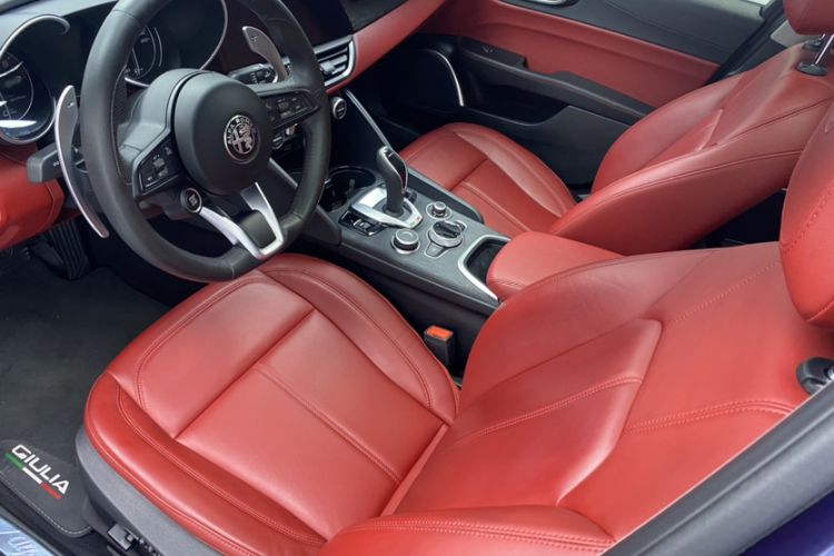 Used Alfa Romeo Giulia 2021 2.0T 280HP Luxury Edition Interior 5