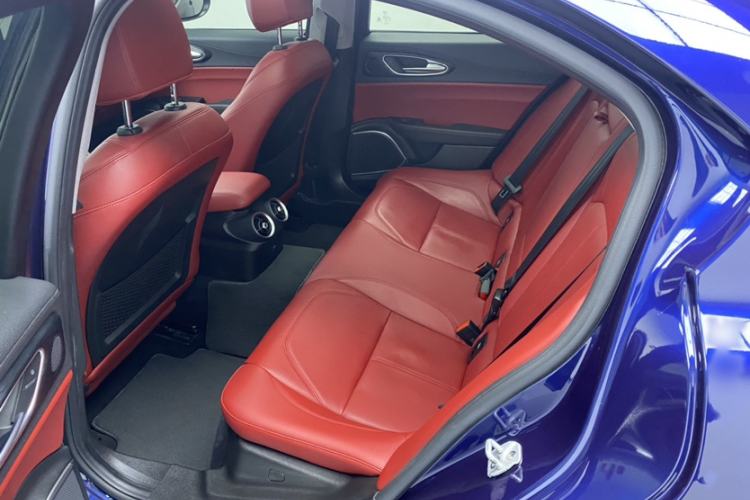 Used Alfa Romeo Giulia 2021 2.0T 280HP Luxury Edition Interior 6