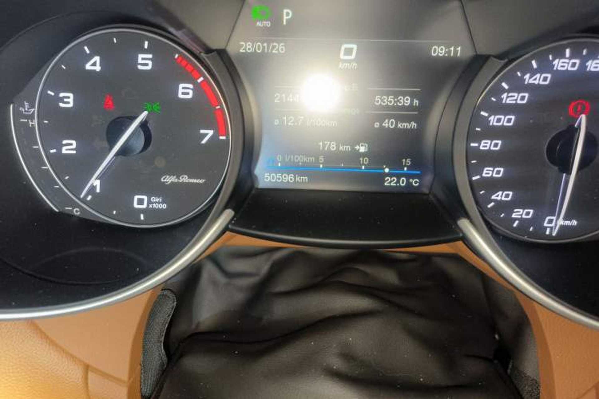 Used Alfa Romeo Giulia 2021 2.0T 280HP Luxury Edition Odometer Close Up
