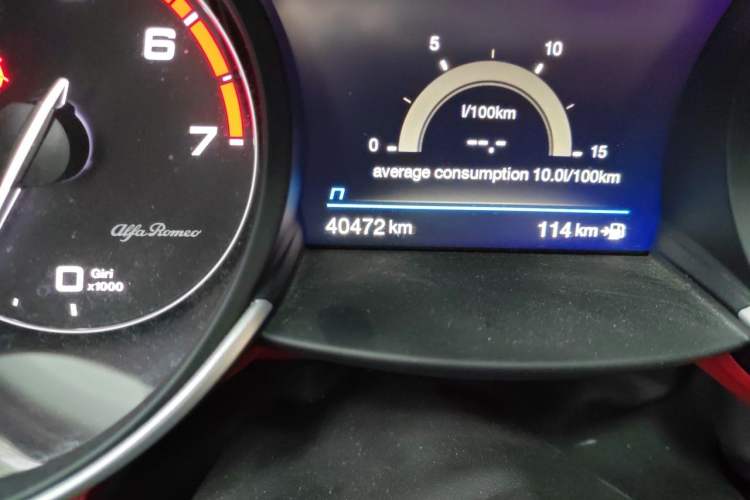 Used Alfa Romeo Giulia 2021 2.0T 280HP Luxury Edition Odometer Close Up