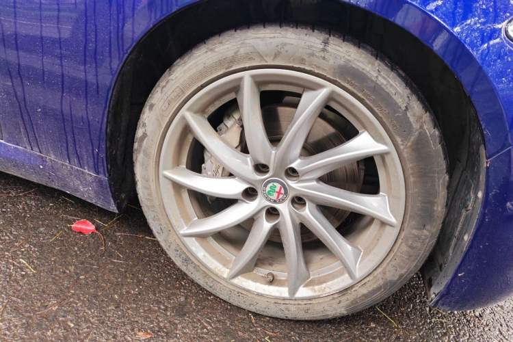 Used Alfa Romeo Giulia 2021 2.0T 280HP Luxury Edition Right Front Wheel Hub