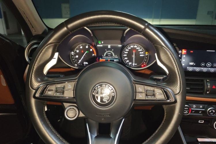 Used Alfa Romeo Giulia 2021 2.0T 280HP Luxury Edition Steering Wheel