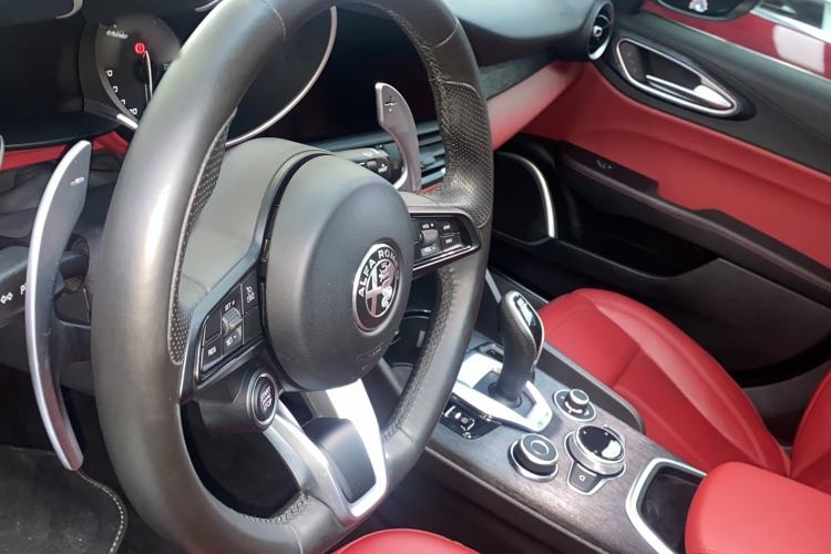 Used Alfa Romeo Giulia 2021 2.0T 280HP Luxury Edition Steering Wheel