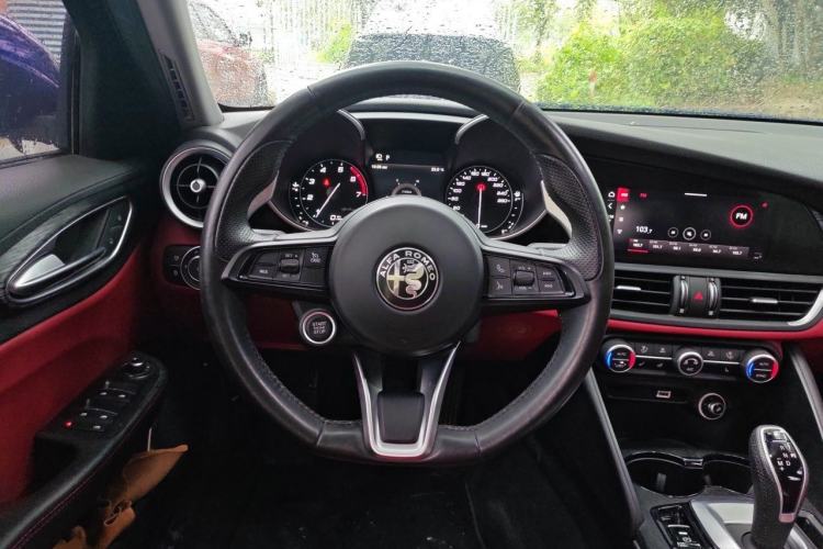 Used Alfa Romeo Giulia 2021 2.0T 280HP Luxury Edition Steering Wheel