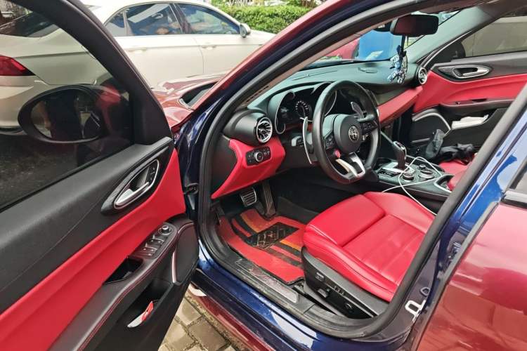 Used Alfa Romeo Giulia 2021 2.0T 280HP Luxury Edition Driver Seat