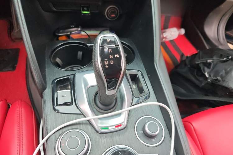 Used Alfa Romeo Giulia 2021 2.0T 280HP Luxury Edition Gear Lever