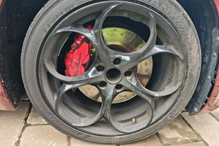 Used Alfa Romeo Giulia 2021 2.0T 280HP Luxury Edition Right Front Wheel Hub