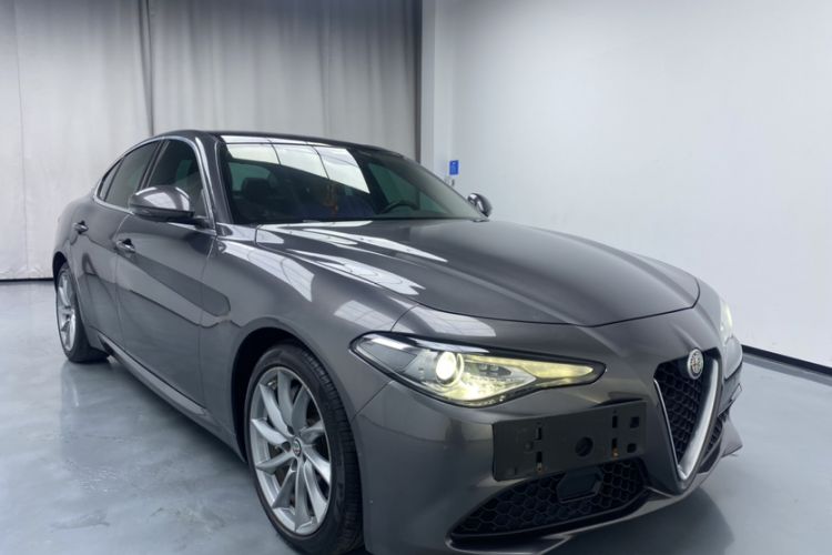 Used Alfa Romeo Giulia 2021 2.0T 280HP Luxury Edition Exterior 1