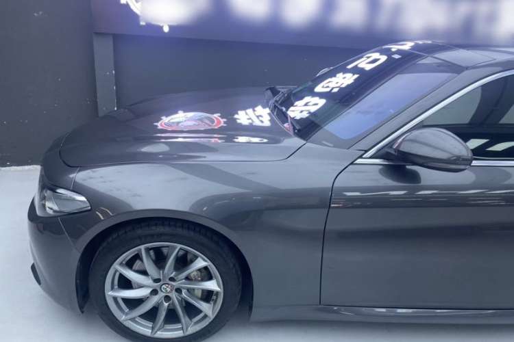 Used Alfa Romeo Giulia 2021 2.0T 280HP Luxury Edition Exterior 3