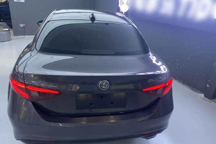Used Alfa Romeo Giulia 2021 2.0T 280HP Luxury Edition Exterior 4