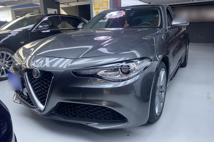 Used Alfa Romeo Giulia 2021 2.0T 280HP Luxury Edition Exterior 4
