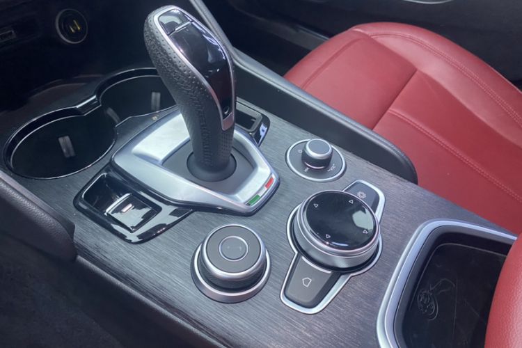 Used Alfa Romeo Giulia 2021 2.0T 280HP Luxury Edition Interior 3