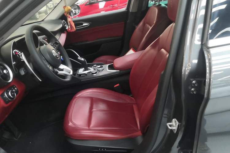 Used Alfa Romeo Giulia 2021 2.0T 280HP Luxury Edition Left Front Seat