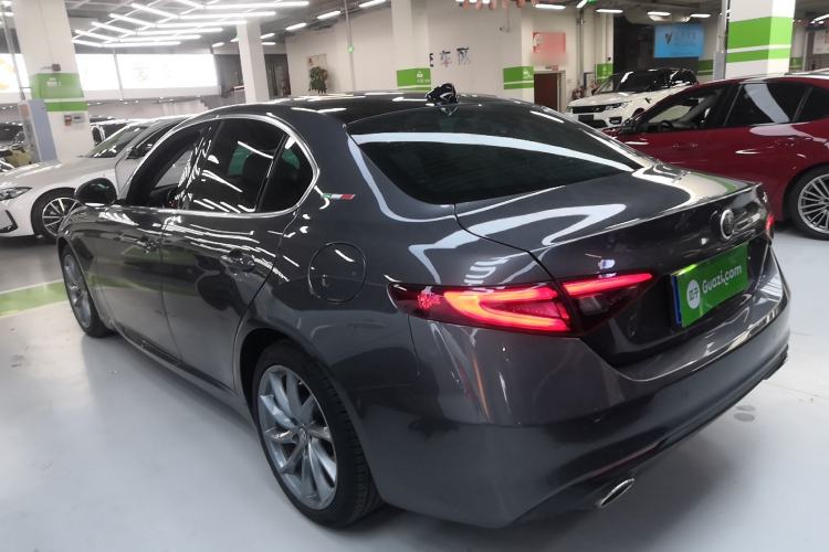 Used Alfa Romeo Giulia 2021 2.0T 280HP Luxury Edition Left Side