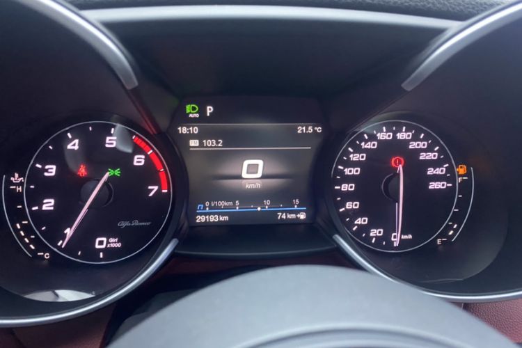 Used Alfa Romeo Giulia 2021 2.0T 280HP Luxury Edition Odometer Close Up