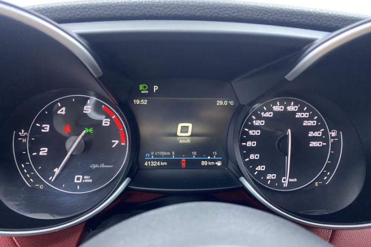 Used Alfa Romeo Giulia 2021 2.0T 280HP Luxury Edition Odometer Close Up