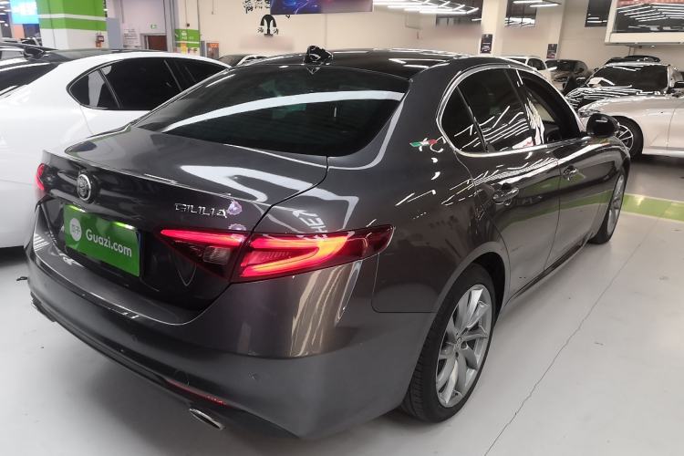 Used Alfa Romeo Giulia 2021 2.0T 280HP Luxury Edition Rear Right 45 Deg