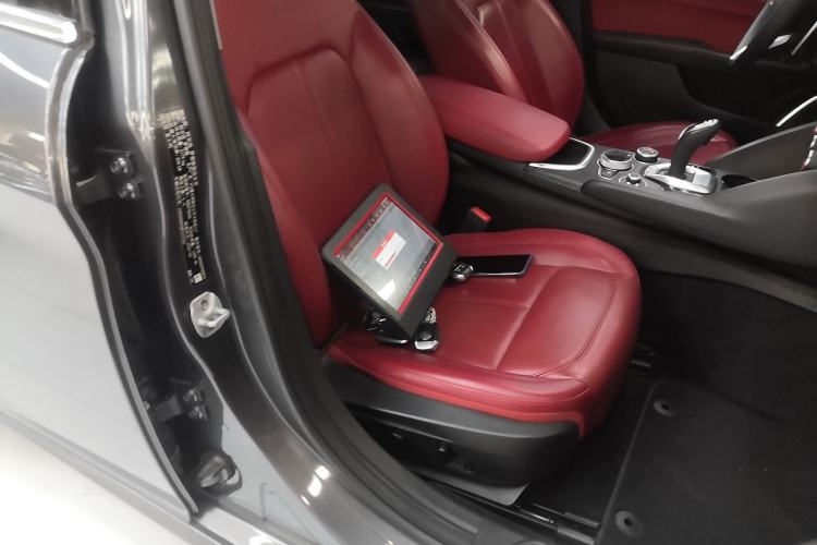 Used Alfa Romeo Giulia 2021 2.0T 280HP Luxury Edition Right Front Seat