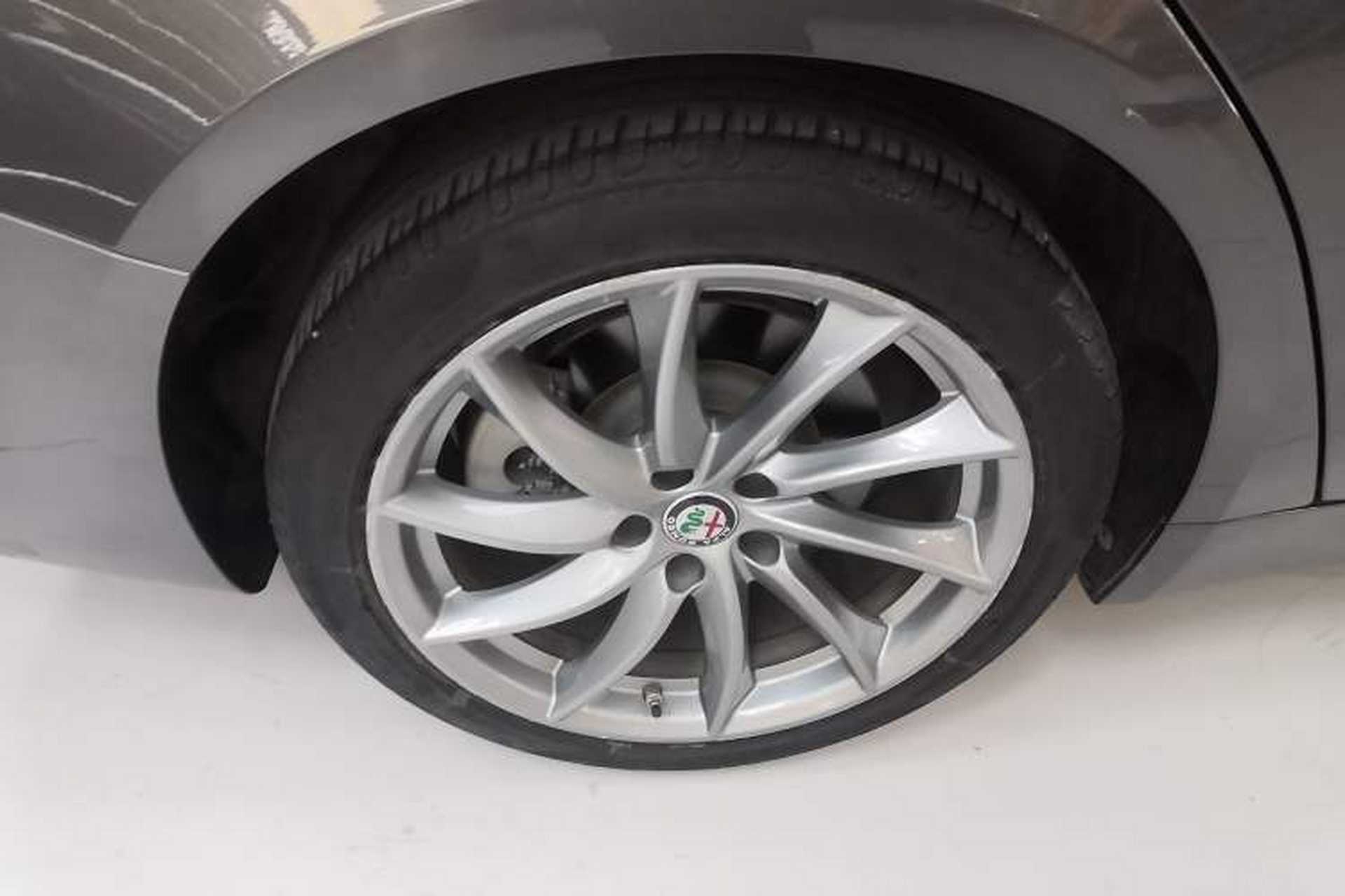 Used Alfa Romeo Giulia 2021 2.0T 280HP Luxury Edition Right Rear Wheel Hub