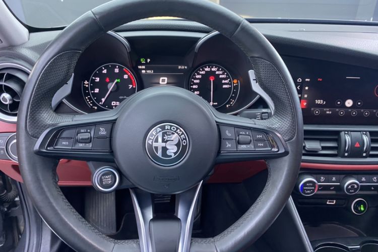 Used Alfa Romeo Giulia 2021 2.0T 280HP Luxury Edition Steering Wheel