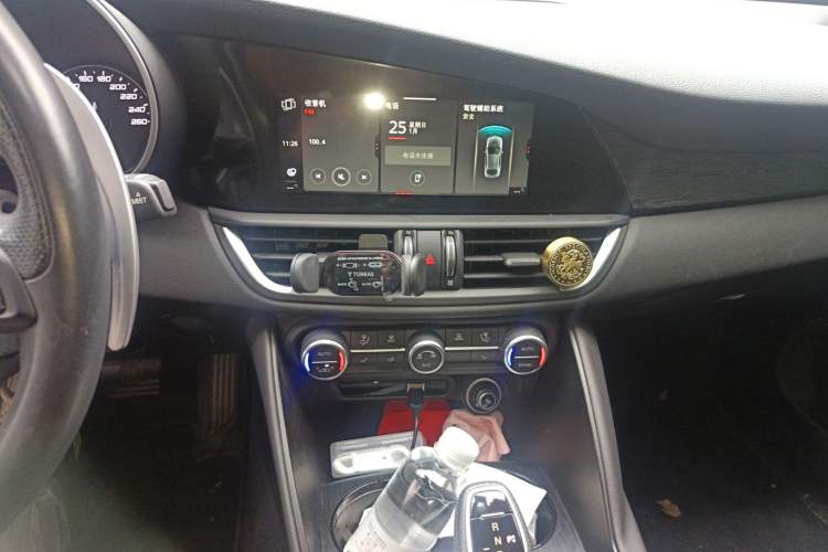 Used Alfa Romeo Giulia 2021 2.0T 280HP Luxury Edition Audio And AC Panel