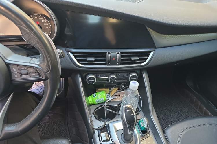 Used Alfa Romeo Giulia 2021 2.0T 280HP Luxury Sport Edition Audio And AC Panel