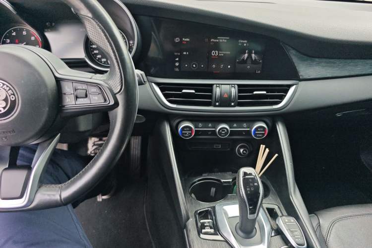 Used Alfa Romeo Giulia 2021 2.0T 280HP Luxury Edition Audio And AC Panel