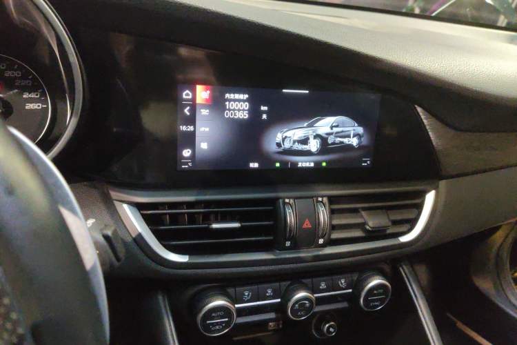 Used Alfa Romeo Giulia 2021 2.0T 280HP Luxury Edition Audio And AC Panel