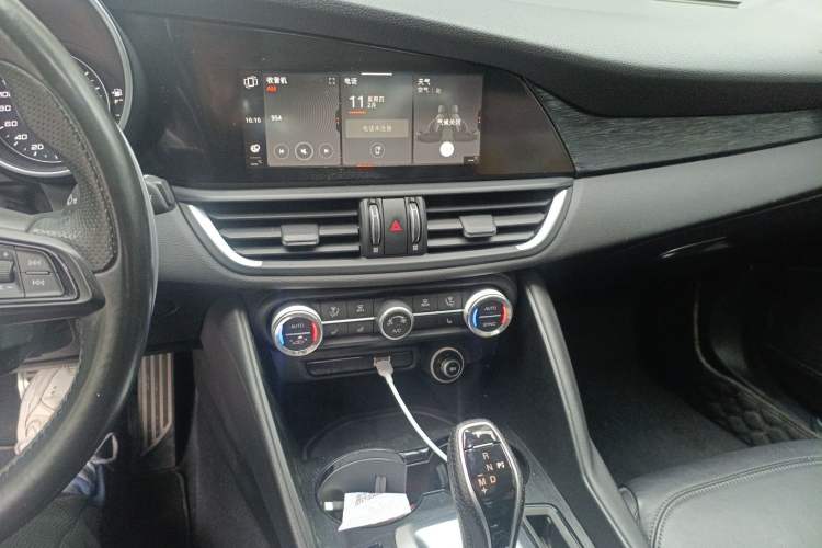Used Alfa Romeo Giulia 2021 2.0T 280HP Luxury Edition Audio And AC Panel
