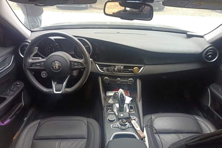 Used Alfa Romeo Giulia 2021 2.0T 280HP Luxury Edition Center Console