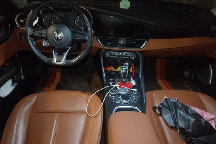 Used Alfa Romeo Giulia 2021 2.0T 280HP Luxury Edition Center Console