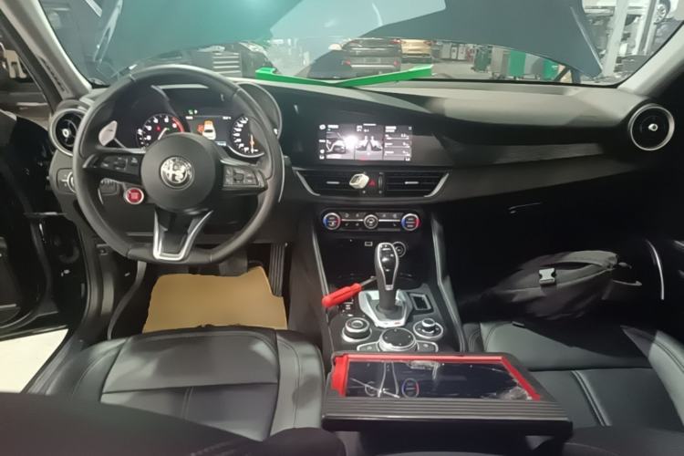 Used Alfa Romeo Giulia 2021 2.0T 280HP Luxury Edition Center Console