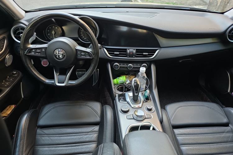 Used Alfa Romeo Giulia 2021 2.0T 280HP Luxury Sport Edition Center Console