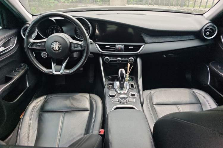 Used Alfa Romeo Giulia 2021 2.0T 280HP Luxury Edition Center Console