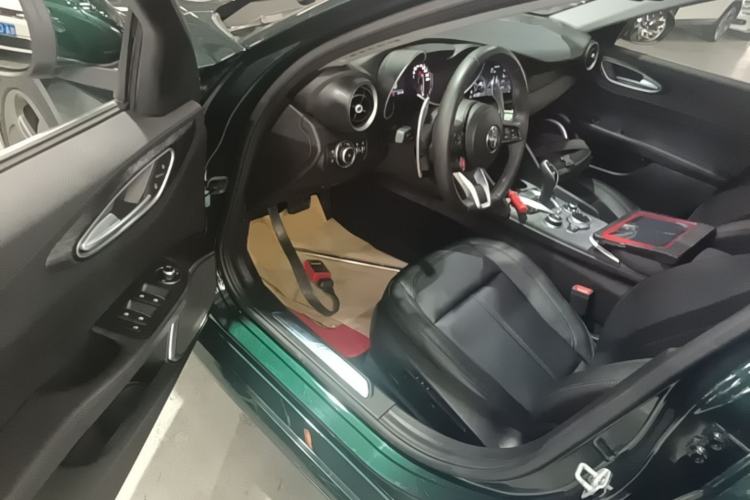Used Alfa Romeo Giulia 2021 2.0T 280HP Luxury Edition Driver Seat