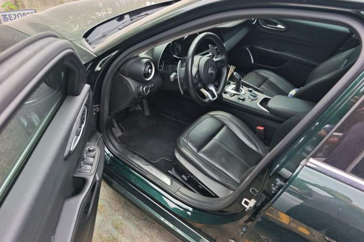 Used Alfa Romeo Giulia 2021 2.0T 280HP Luxury Edition Driver Seat