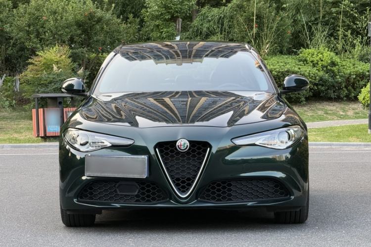 Used Alfa Romeo Giulia 2021 2.0T 280HP Luxury Edition Exterior 1