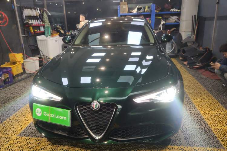 Used Alfa Romeo Giulia 2021 2.0T 280HP Luxury Edition Exterior 1