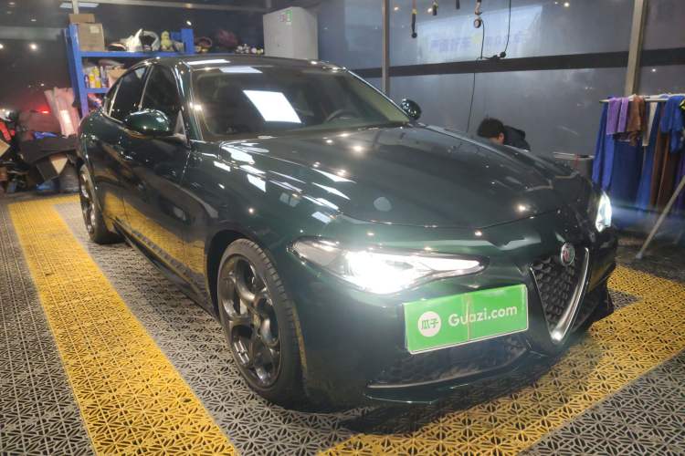 Used Alfa Romeo Giulia 2021 2.0T 280HP Luxury Edition Exterior 2