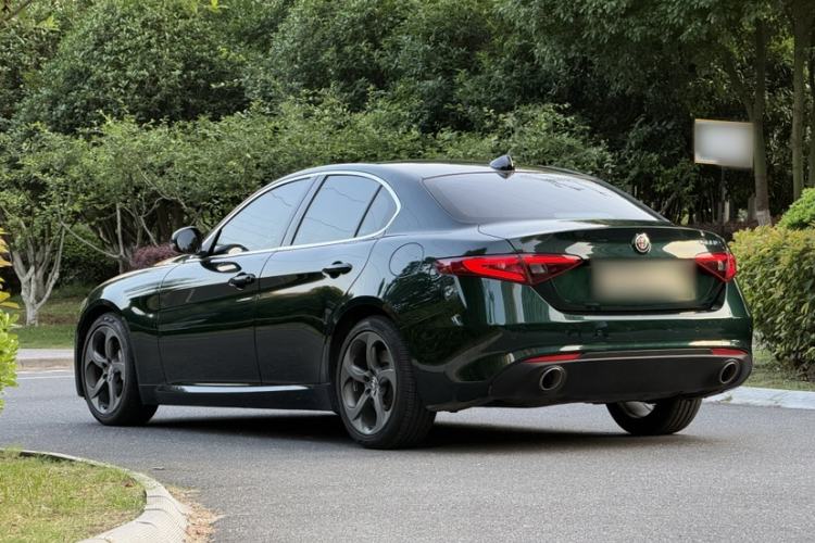 Used Alfa Romeo Giulia 2021 2.0T 280HP Luxury Edition Exterior 3