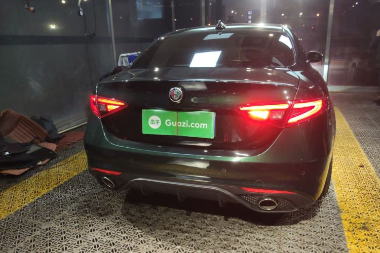 Used Alfa Romeo Giulia 2021 2.0T 280HP Luxury Edition Exterior 4