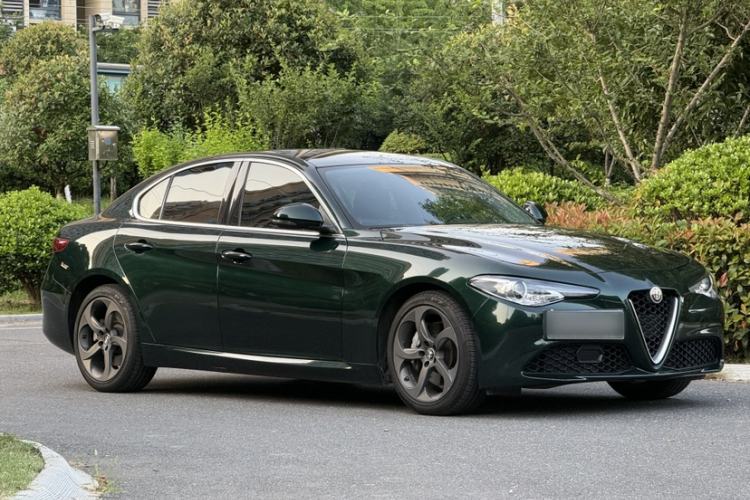 Used Alfa Romeo Giulia 2021 2.0T 280HP Luxury Edition Exterior 5