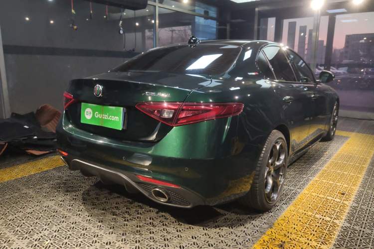 Used Alfa Romeo Giulia 2021 2.0T 280HP Luxury Edition Exterior 5